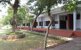 Lauries Hotel